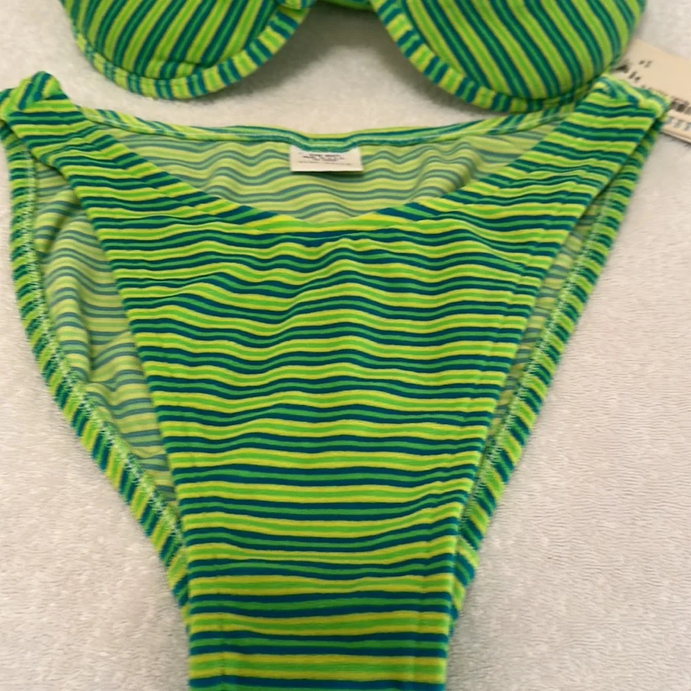 Vintage Swim - Daffy Swimsuit- NWT 🌴🌴🌴🌴